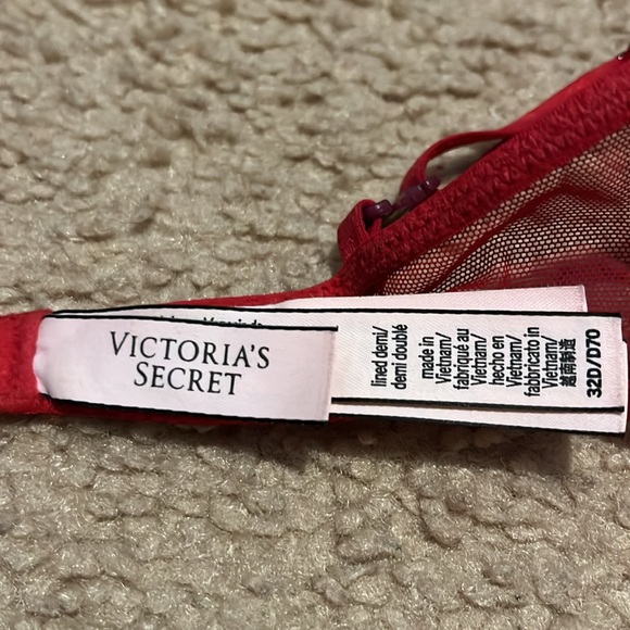 Victoria’s Secret Red Lace Balconette Bra - Picture 6 of 7